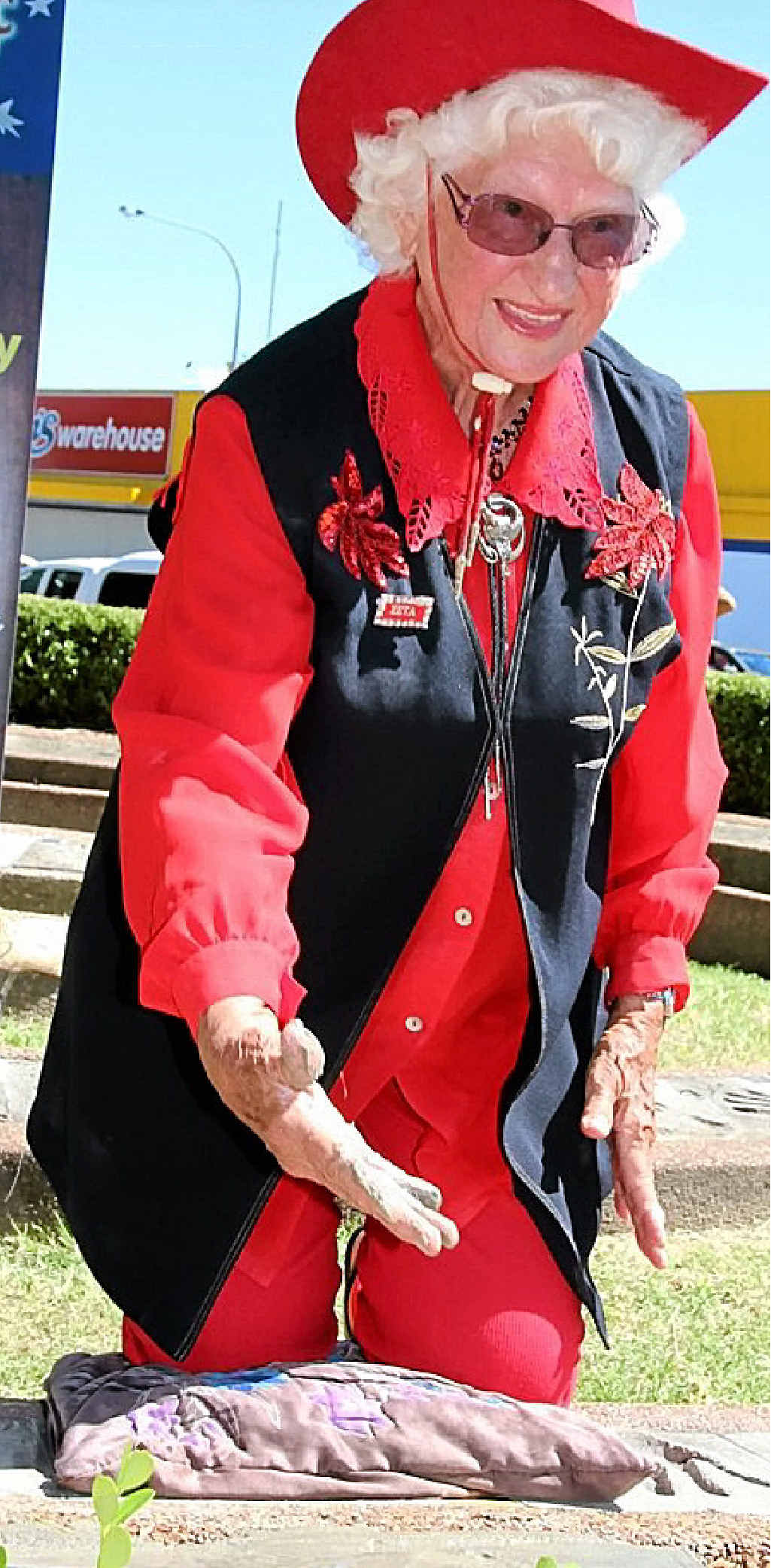 BIG HAND FOR ZETA: Glenwood country singer Zeta Burns was inducted into the Australian Country Music Hall of Fame at the recent Tamworth Country Music Festival. BIG HAND FOR ZETA: Glenwood country singer Zeta Burns was inducted into the Australian Country Music Hall of Fame at the recent Tamworth Country Music Festival.